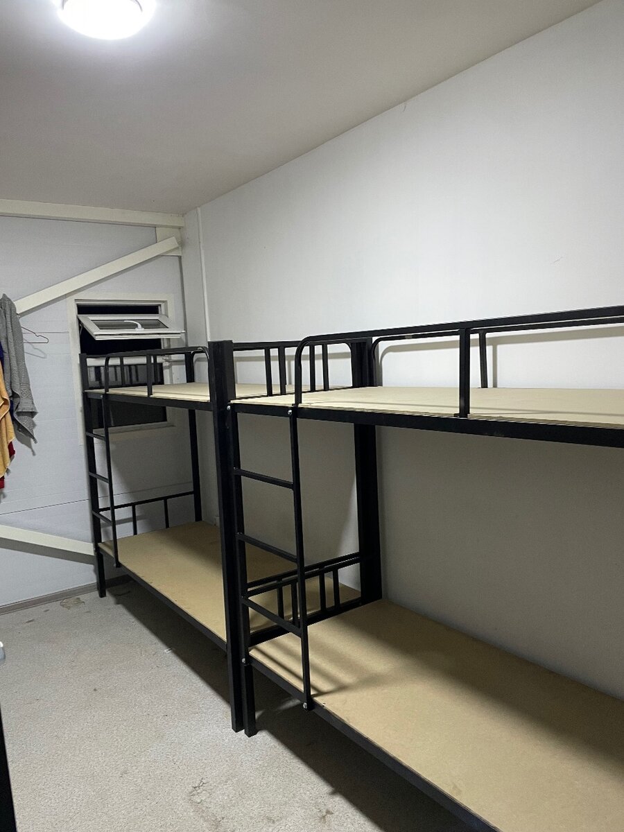 Двух яросная кровать