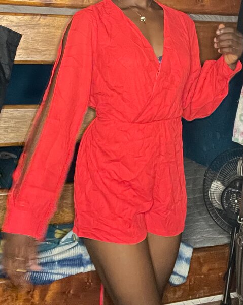 Combinaison rouge élégante