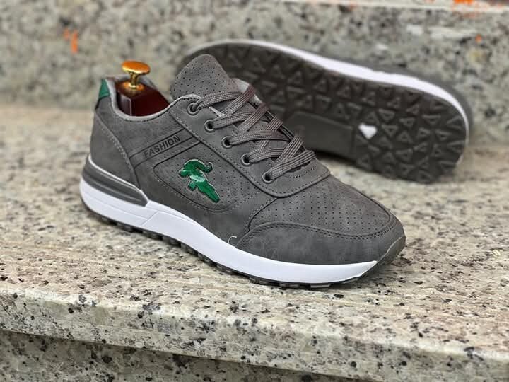 Sneakers en cuir marron élégant