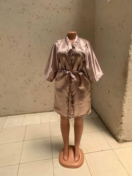 Short sleeved bridesmaids robes