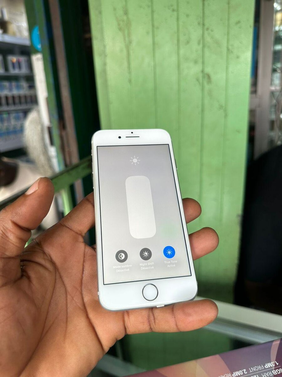 Ipone 8 simple 64GB bon prix pour toi