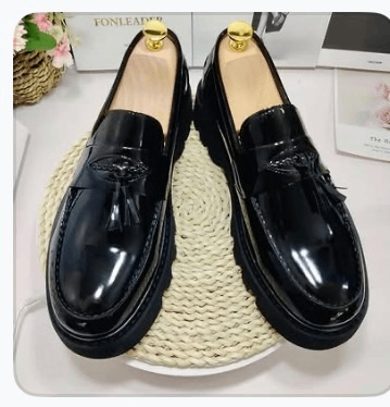 Mocassins en cuir verni noir