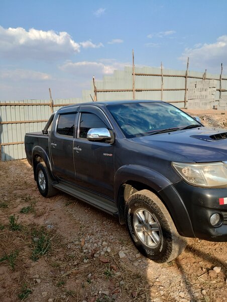 Hilux car for sell ( 2/2 ) 2014 model.