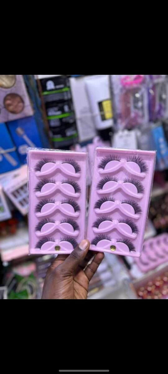 Faux cils  yeux de biche