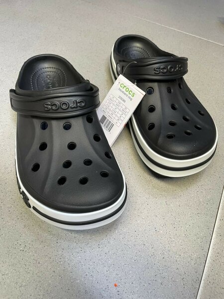 Bata band crocs