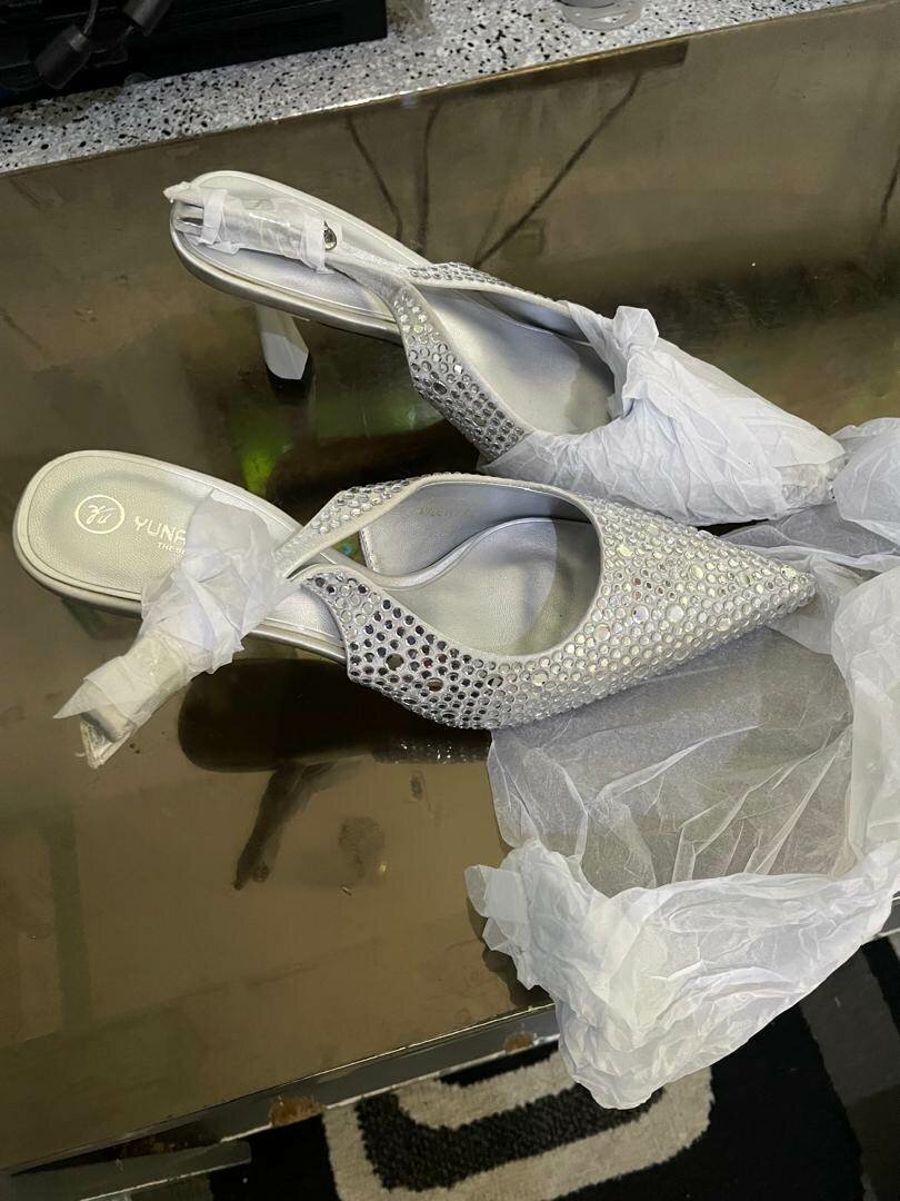 Sandales argentées élégantes