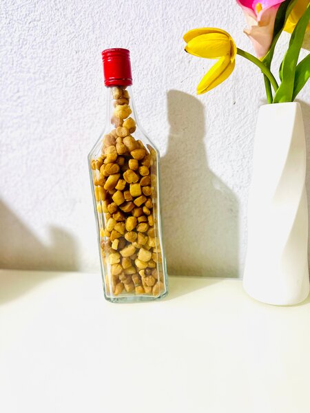 Bouteille Déco Remplie de Noix