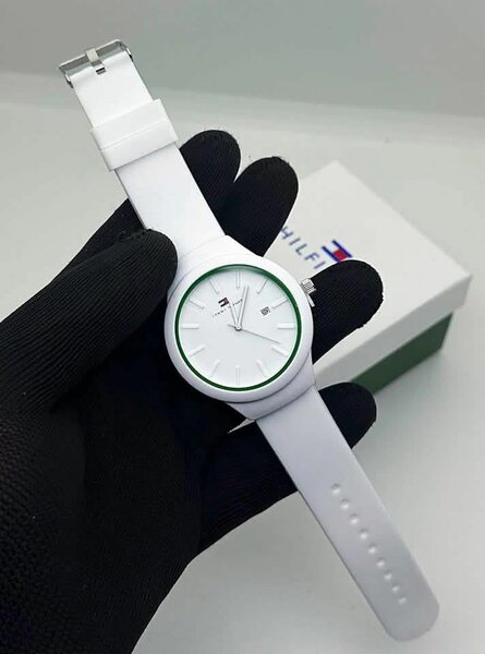 Montres Lacoste colorées