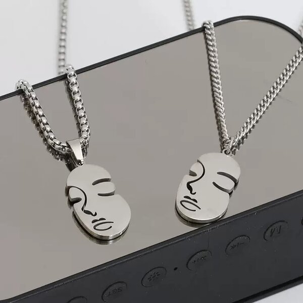 Collier Visage Abstract Argent