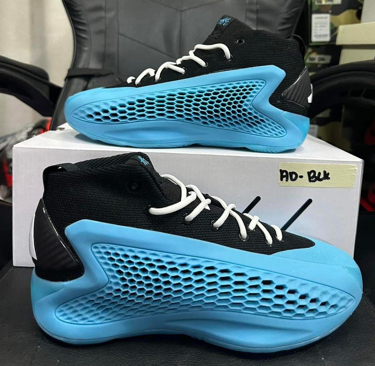 Baskets Noires et Bleues