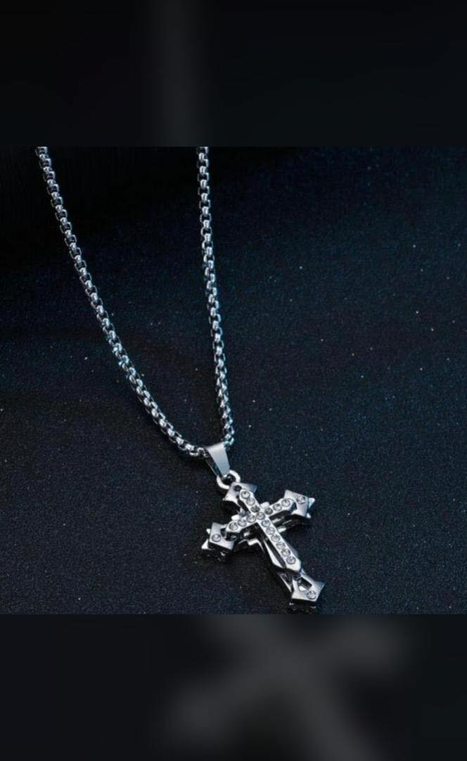 Collier Croix Strass Élégant