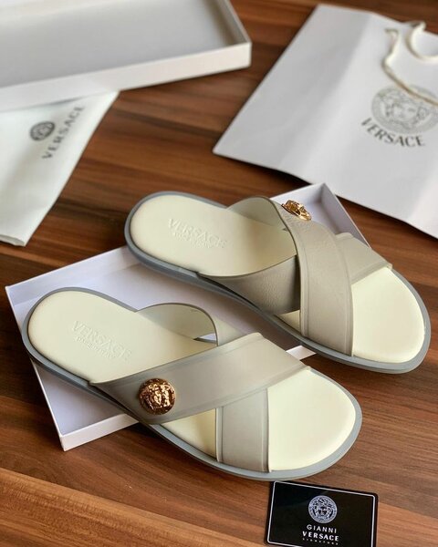 Claquettes en cuir de luxe