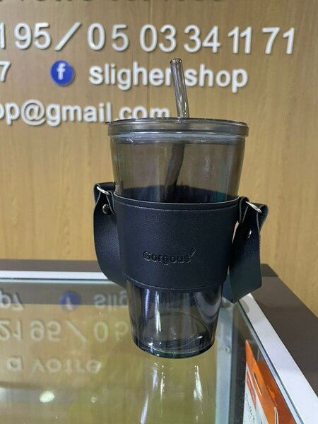 Gobelet en verre avec étui cuir