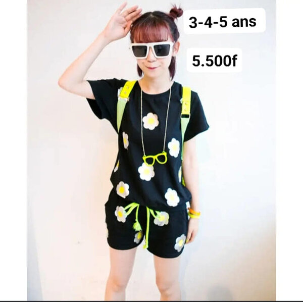 ensemble de vêtements