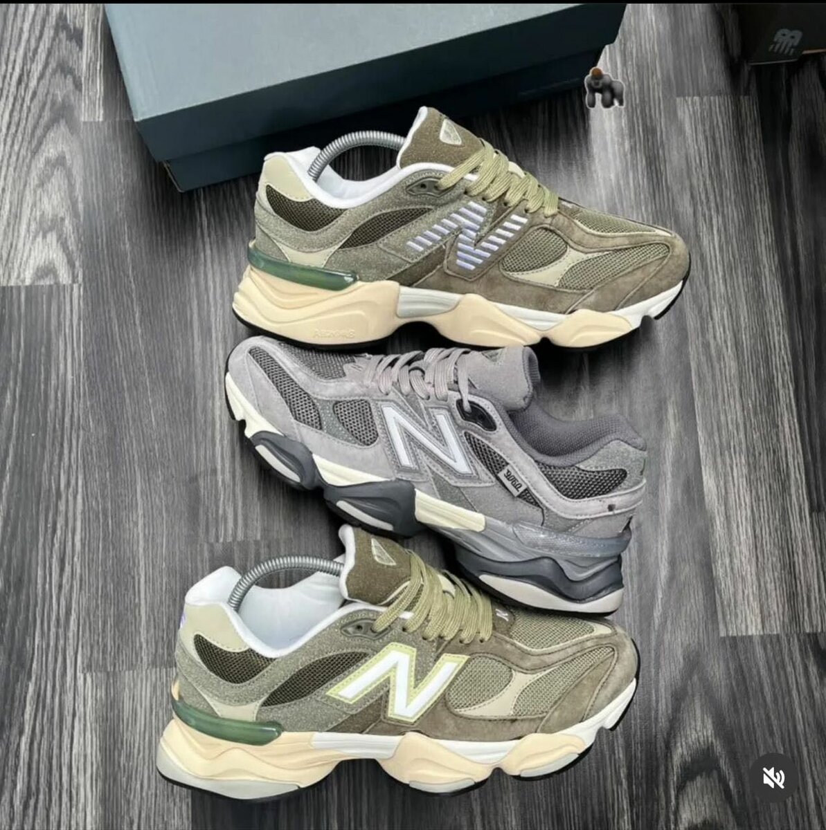 NEW BALANCE SNEAKERS
