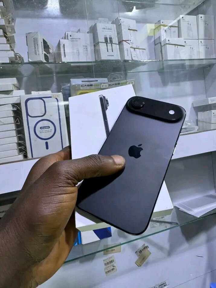 Smartphone iPhone noir moderne