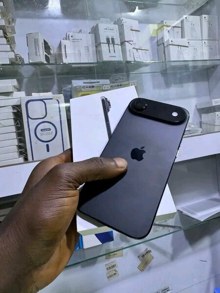 Smartphone iPhone noir moderne
