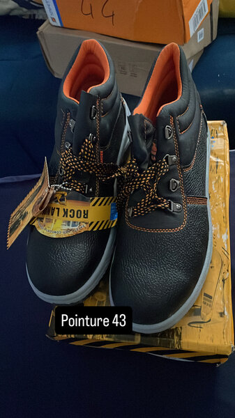 Chaussures de sécurité résistantes