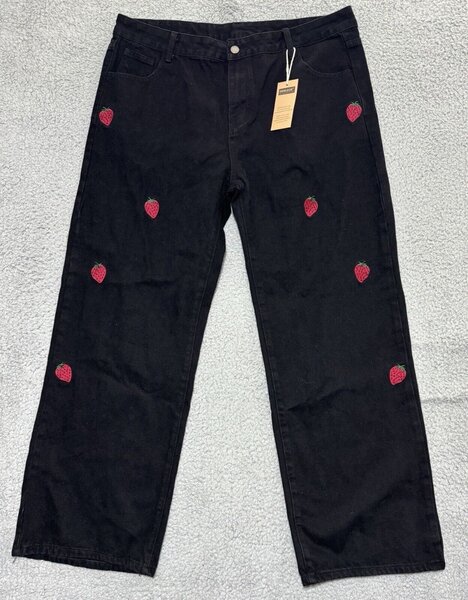 Genleck strawberry embroidered black straight jeans