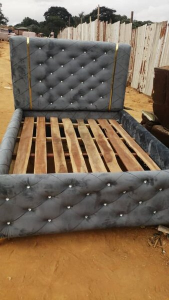 Lit rembourré design élégant