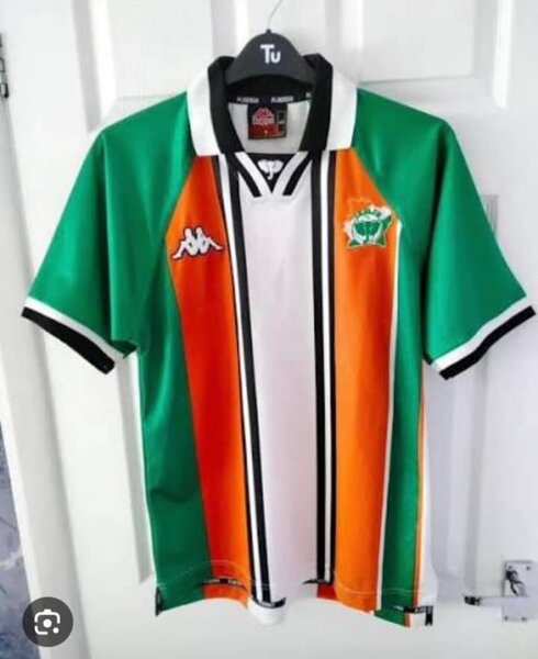 Maillots de football modernes