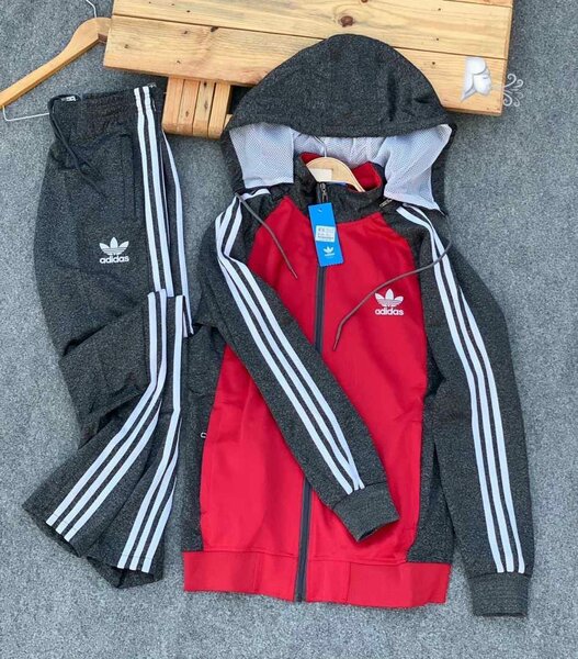 Survêtement de marque