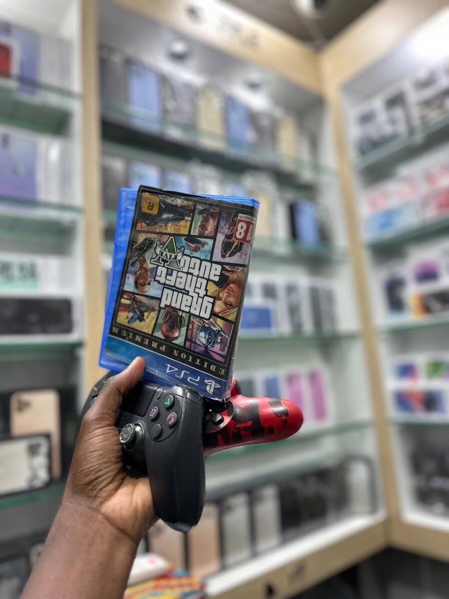 Ps4 fat avec 2 manettes