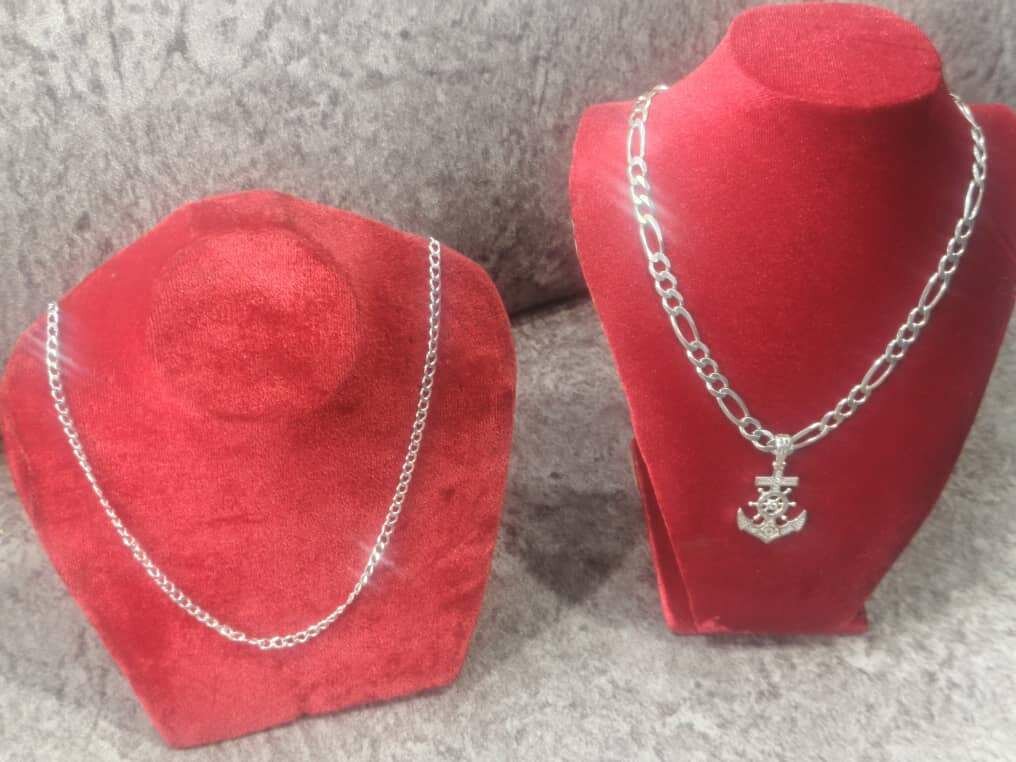 Collier avec pendentif ancre