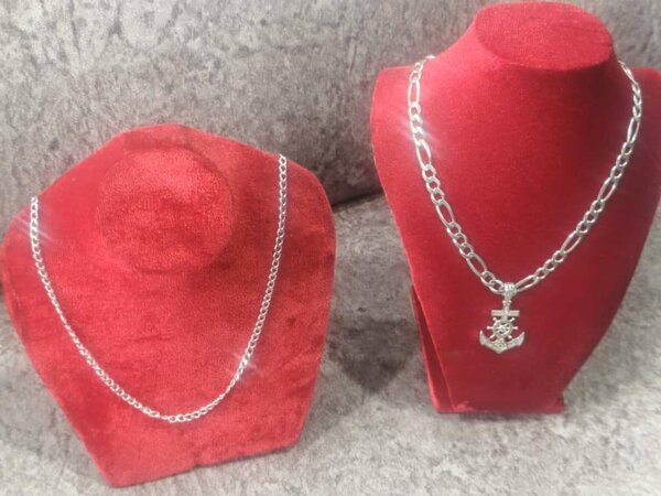 Collier avec pendentif ancre