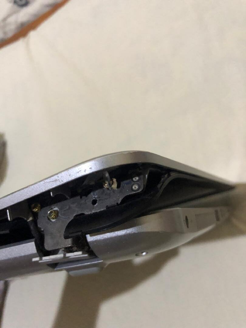 Réparation d charnières d'ordinateurs