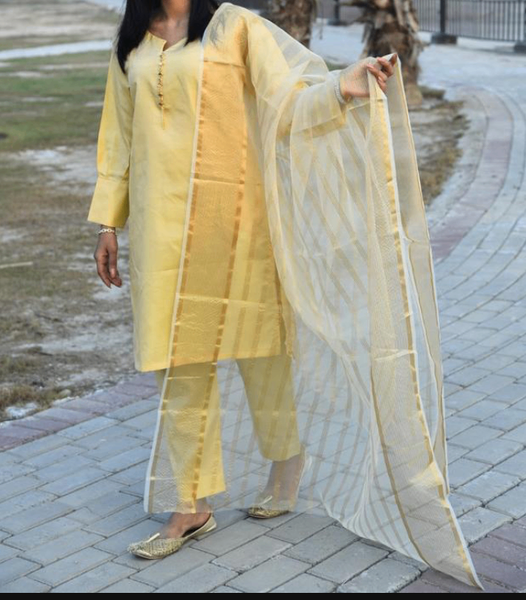 3 PCs women's Unstitched Karan silk plain suit