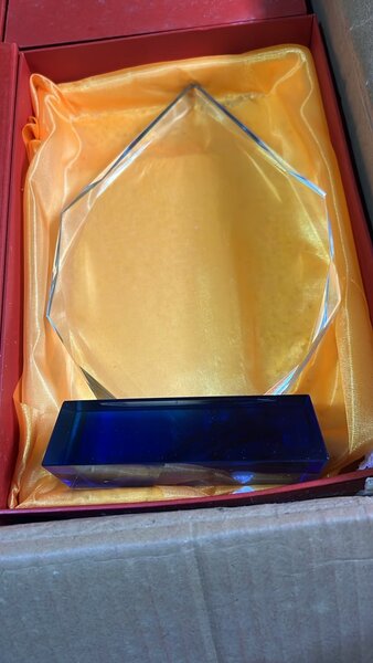 Trophée en verre élégant