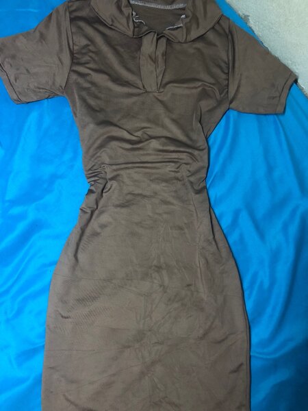 Robe moulante marron chic