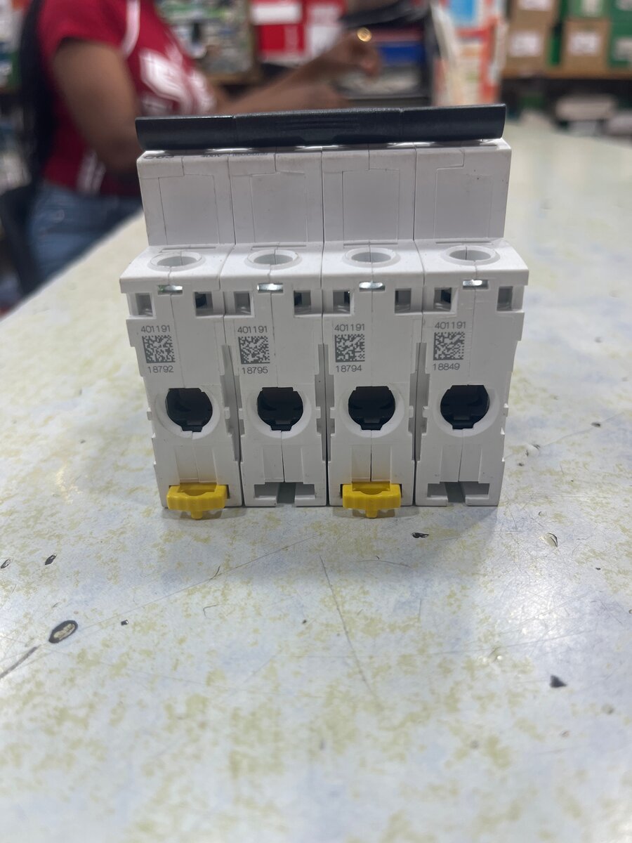 Disjoncteur Schneider 63A