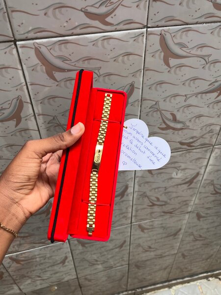 Elegant Gold Bracelet