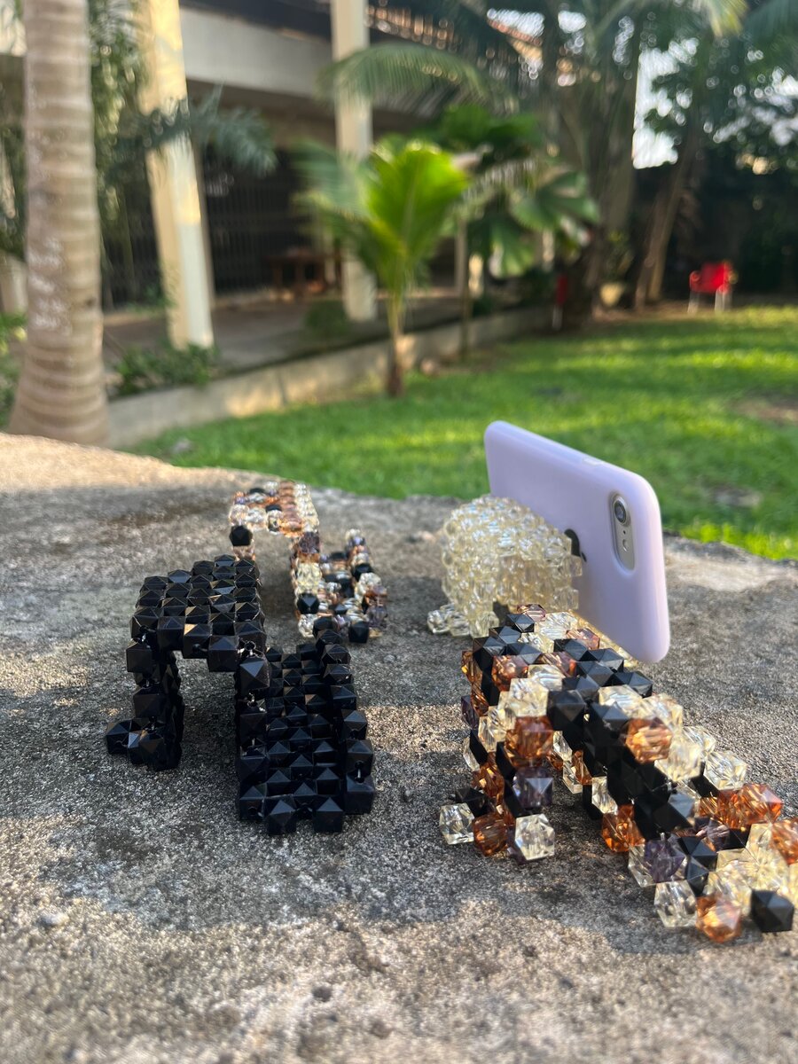 Support de téléphone en perles