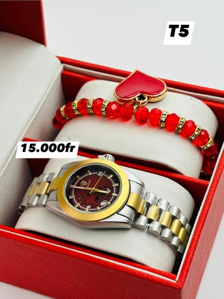 Ensemble de boîte rouge montre avec bracelet rouge