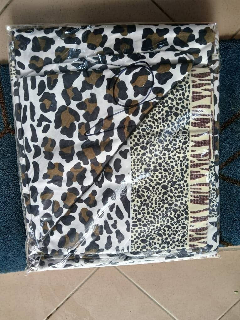 Des draps de 2 place et 2 cousins