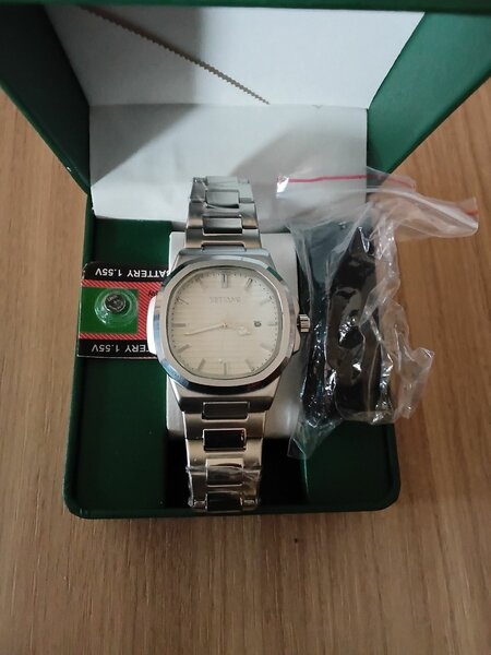 Montre élégante acier inoxydable