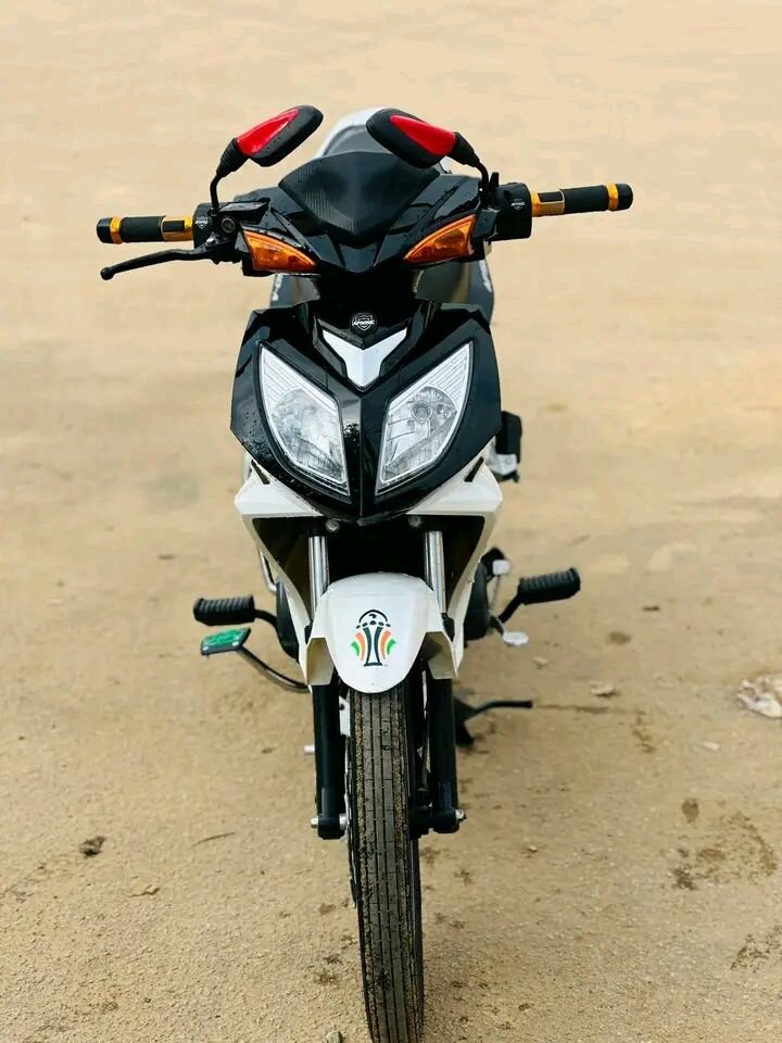 Moto Cross Sport Noir et Blanc