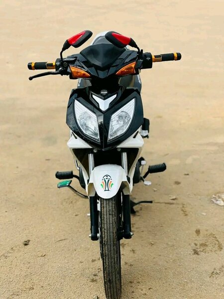 Moto Cross Sport Noir et Blanc