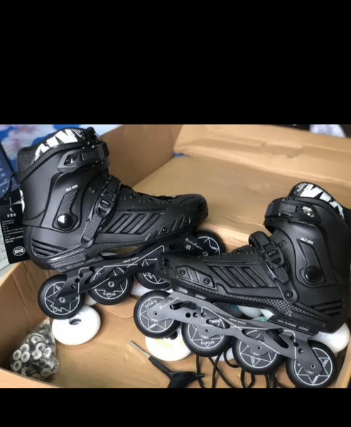 Roller en ligne noir robuste