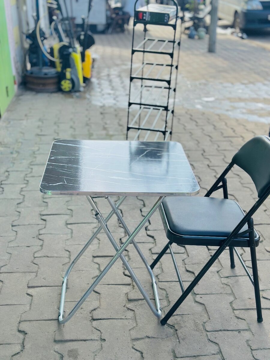 Table pliante en métal