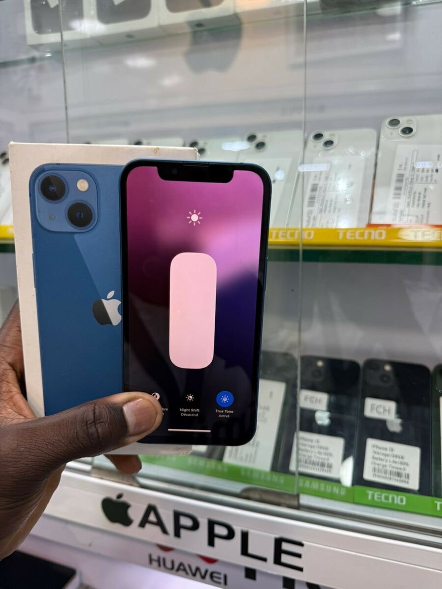 iPhone 13 simple 128giga casineuf avec carton et garantie