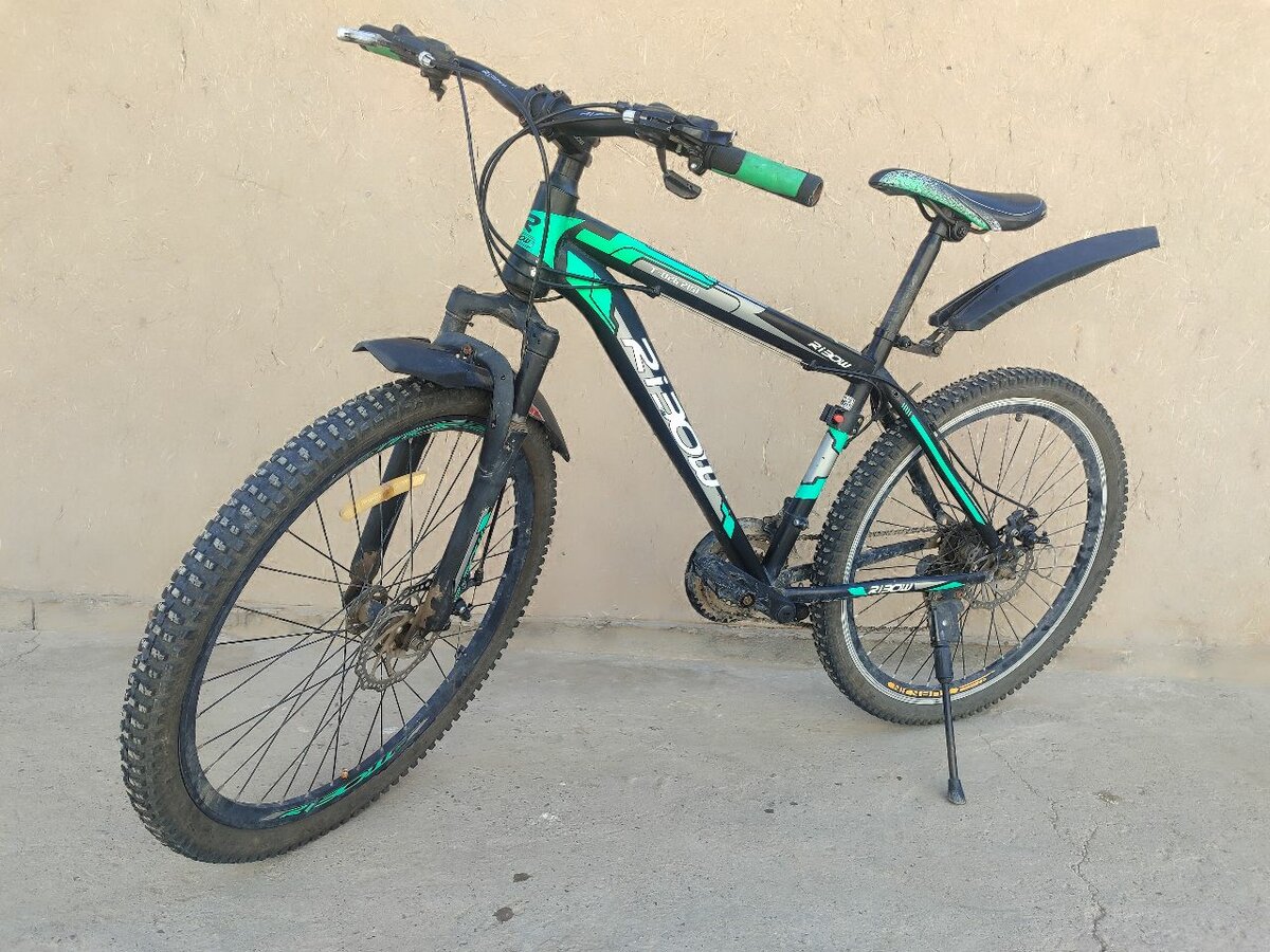 Көк түстөгү велосипед