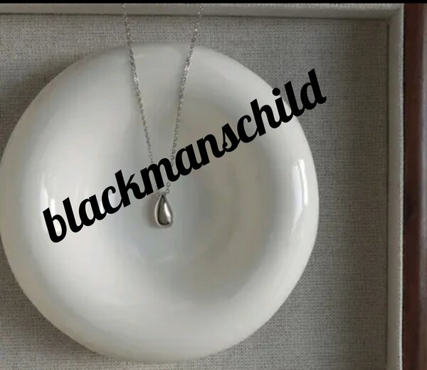 Tear drop pendant neckchain