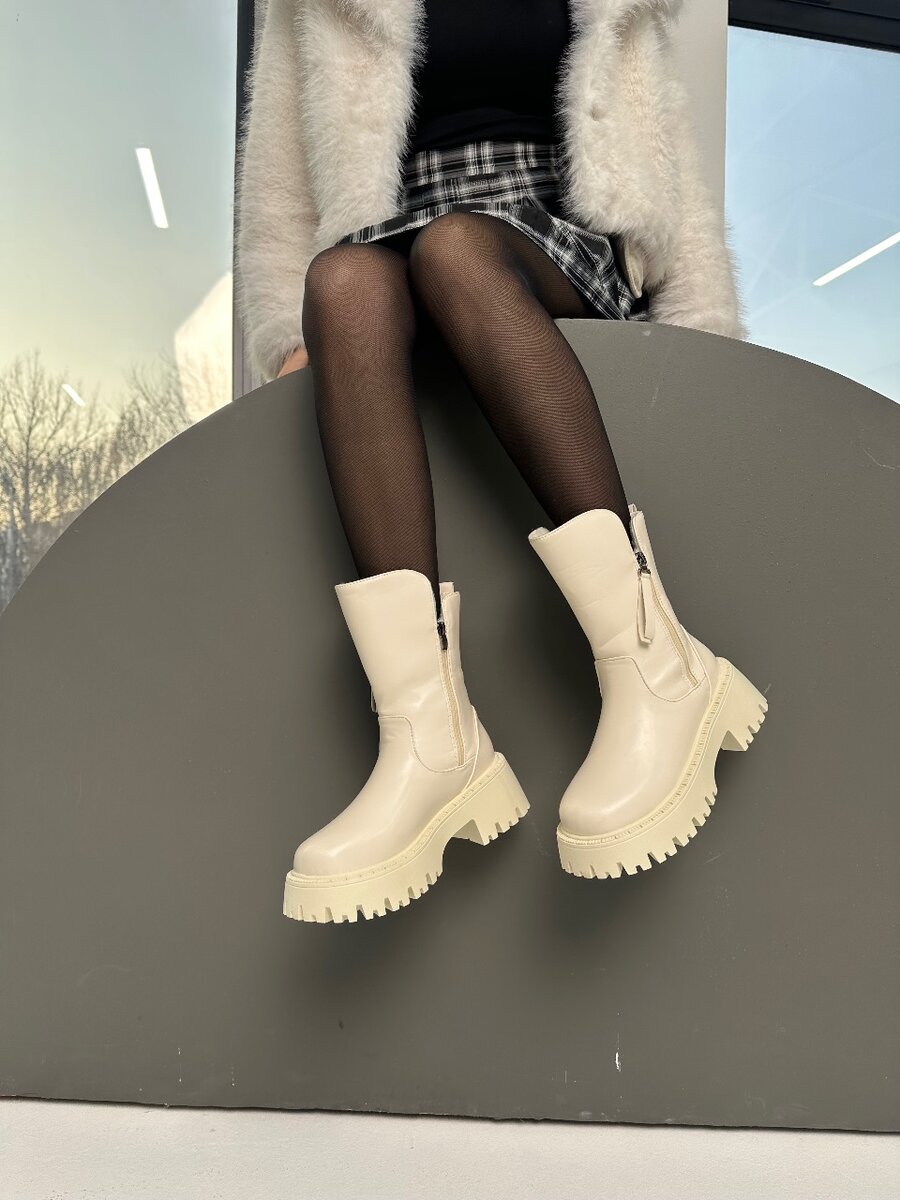 Белые теплые ботинки в налим!