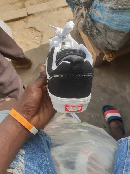 Baskets noires style tendance