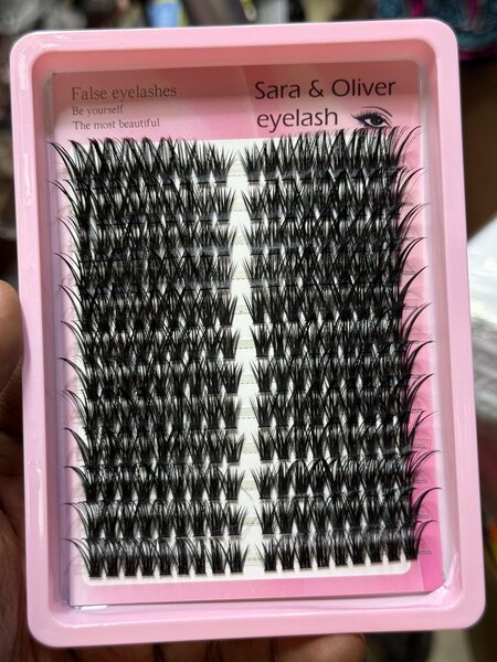 Faux cils volumineux