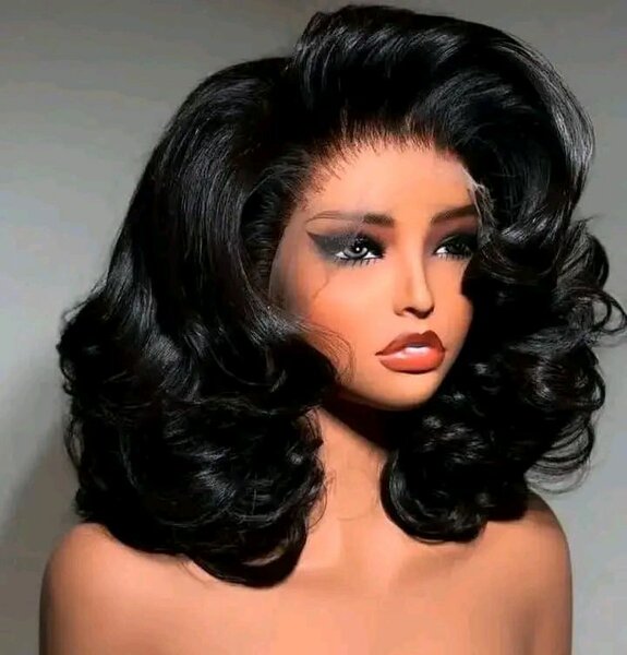 Perruque synthétique bouclée